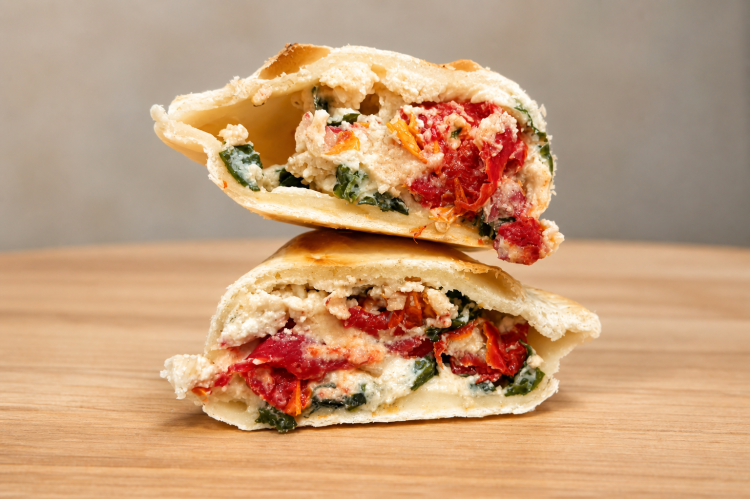 Empanada de Espinafre com Ricota e Tomate Seco